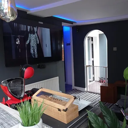 Apartment Movie Nights And Chill *