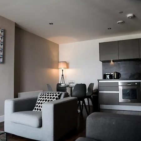 Onpoint - Spacious 2 Bedroom Apt - City Centre With Balcony * Manchester
