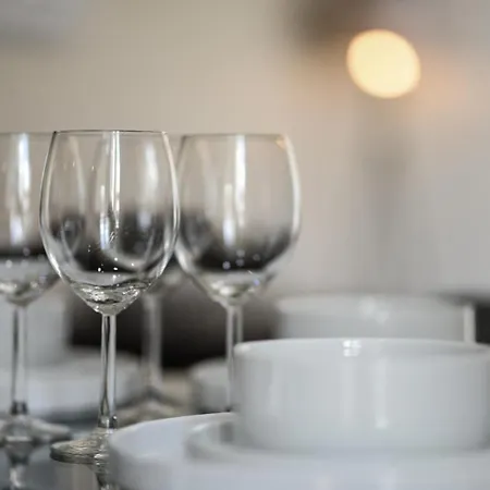 Onpoint - Spacious 2 Bedroom Apt - City Centre With Balcony Apartment *