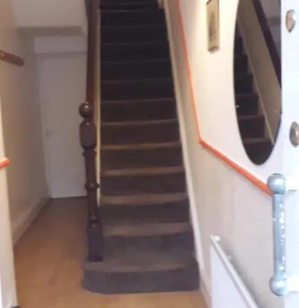 Tramnear House Guest house *