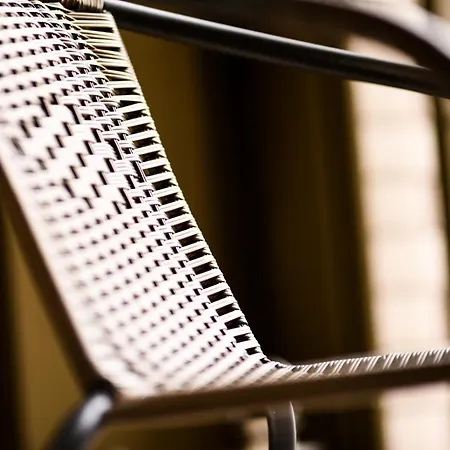 Onpoint - Spacious 2 Bedroom Apt - City Centre With Balcony *