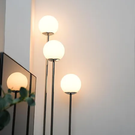 Onpoint - Spacious 2 Bedroom Apt - City Centre With Balcony *