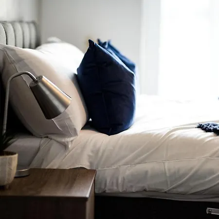 Onpoint - Spacious 2 Bedroom Apt - City Centre With Balcony Mánchester