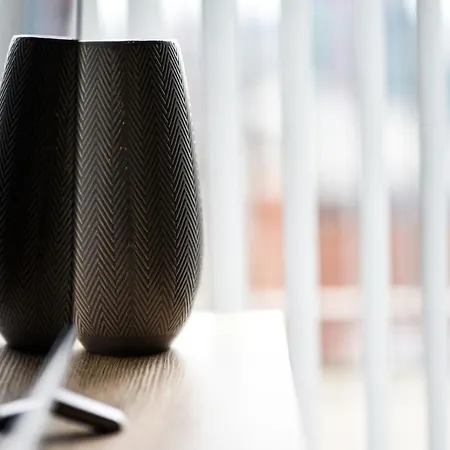 Onpoint - Spacious 2 Bedroom Apt - City Centre With Balcony Apartment *