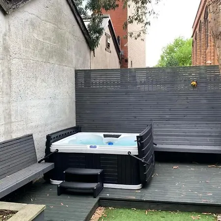 Manchesters Ultimate House - Hot Tub - Sleeps 23! Holiday home *