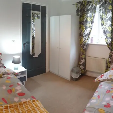 Queens Rooms, A Perfect Stay, Next To Shopping Parks And Central * Manchester