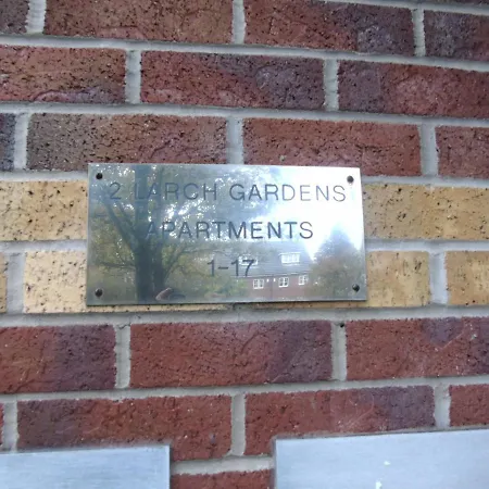 Larch Gardens 2 Bedroom Flat *