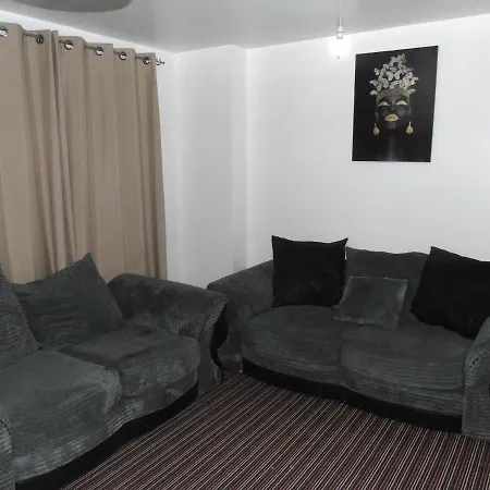 Larch Gardens 2 Bedroom Flat Apartamento *