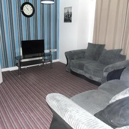Larch Gardens 2 Bedroom Flat Apartamento *