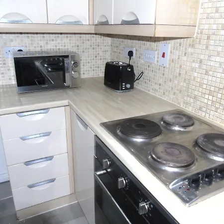 Apartamento Larch Gardens 2 Bedroom Flat Mánchester