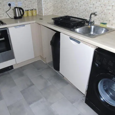 Apartamento Larch Gardens 2 Bedroom Flat Mánchester