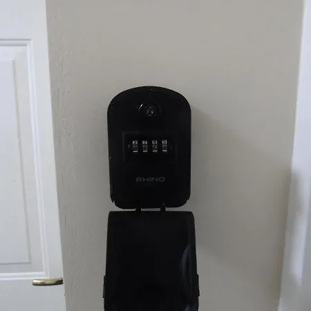 Larch Gardens 2 Bedroom Flat *