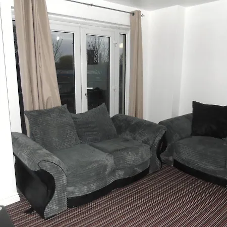 Larch Gardens 2 Bedroom Flat Apartamento Mánchester