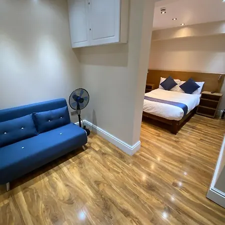 Ξενοδοχείο Ville Hotel 3*