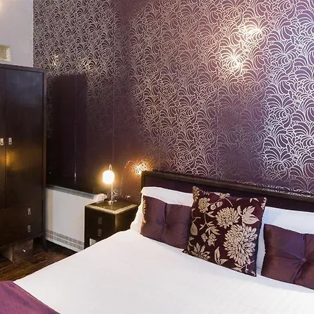 Bed & Breakfast Lushpads 4*
