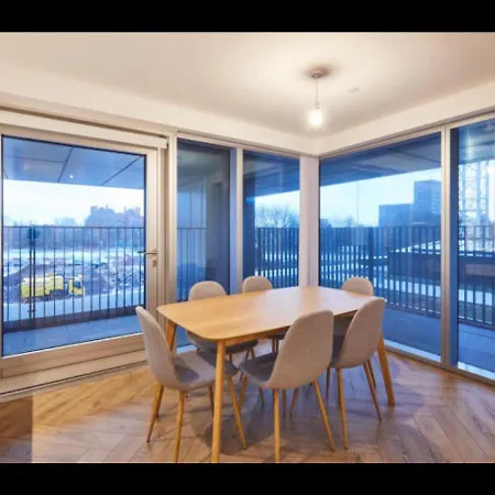 Luxurious Centre 2 Bed 아파트 *