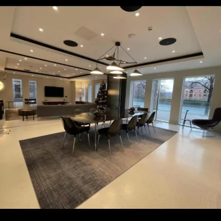 Luxurious Centre 2 Bed *