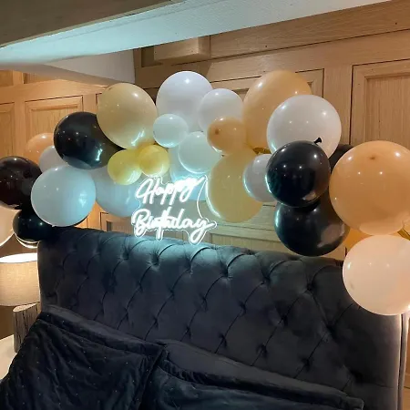 Hendham House - Near Etihad Stadium, Coop Live Arena, Ao Arena, Piccadilly Train Station & Centre בית הארחה 2*