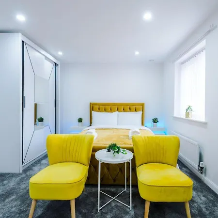 Luxury 3 Bedroom House Close To Center *