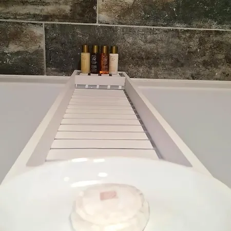 1-bedroom Aprt In Salford- Freeparking- Sleeps3