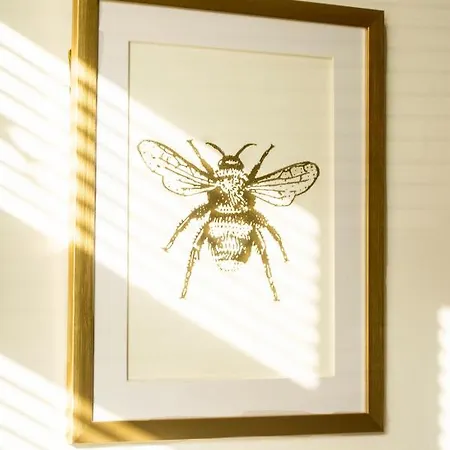 Trafford House - Stylish 3-bed With Private Parking Manchester