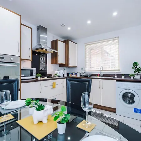 아파트 Luxury 3 Bedroom House Close To Center