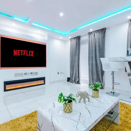 Luxury 3 Bedroom House Close To Center מנצ'סטר