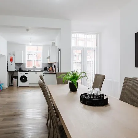 Сasa de vacaciones Clayton House - Spacious Near Etihad Stadium