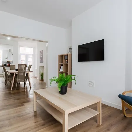 Clayton House - Spacious Near Etihad Stadium *