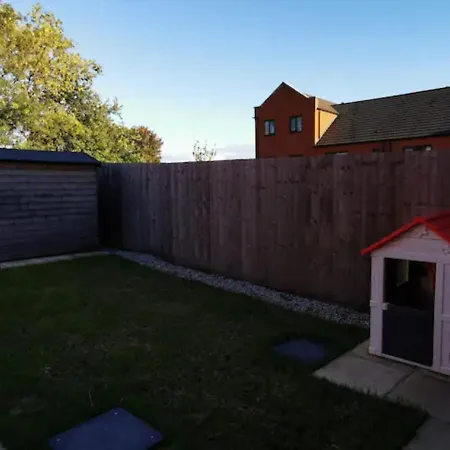 Entire 3 Bedroom House Free Parking Manchester