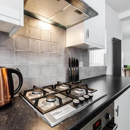 Clayton House - Spacious Near Etihad Stadium Сasa de vacaciones *