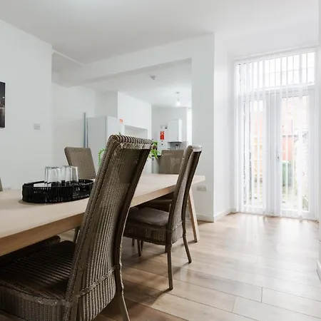 Сasa de vacaciones Clayton House - Spacious Near Etihad Stadium Mánchester