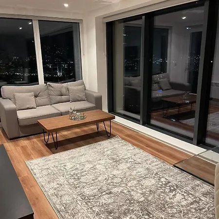 Luxury With Balcony Views * マンチェスター