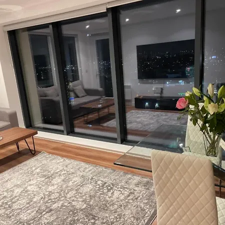 Luxury With Balcony Views マンチェスター