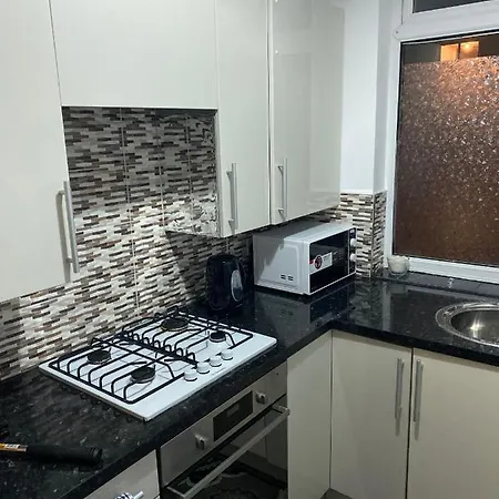 Lovely 2 Bedroom With Free Parking *