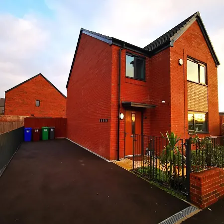 The Lawnswood - Holiday Home With Free Parking Near Coop Live & Etihad Holiday home *