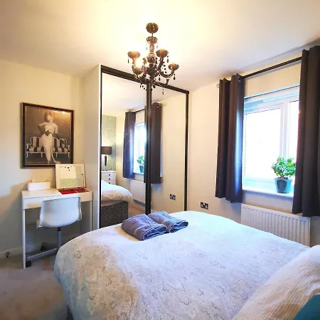 The Lawnswood - Holiday Home With Free Parking Near Coop Live & Etihad Manchester