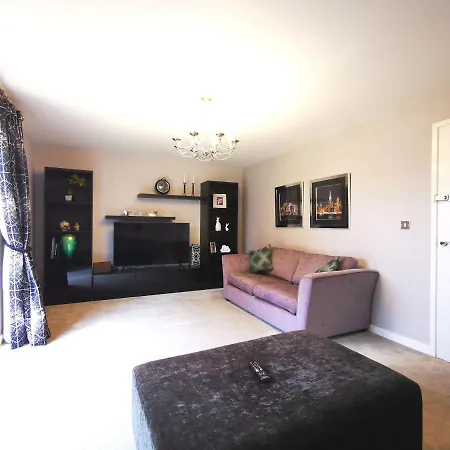 The Lawnswood - Holiday Home With Free Parking Near Coop Live & Etihad Holiday home Manchester