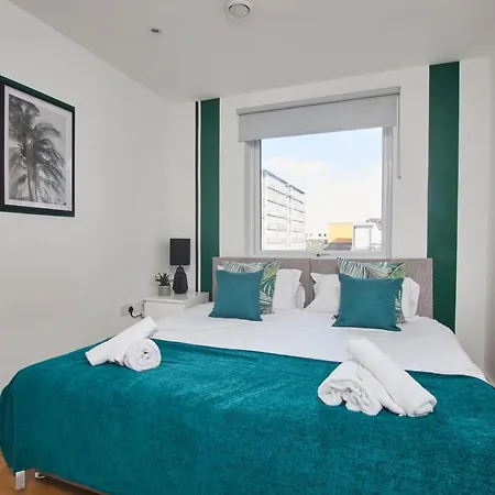 Beautiful Near Piccadilly Train Station Apartment
