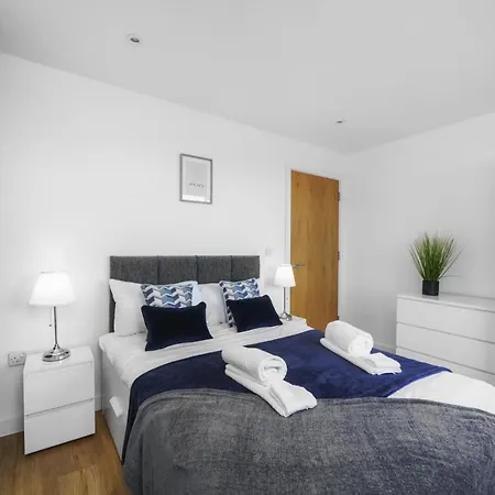 Stunning Centre Penthouse - Sleeps 10 - Parking * 맨체스터