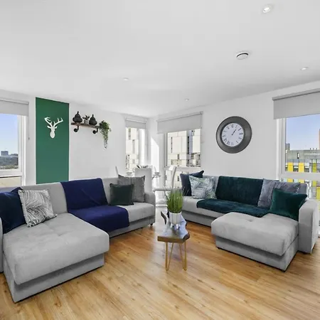 Stunning Centre Penthouse - Sleeps 10 - Parking *