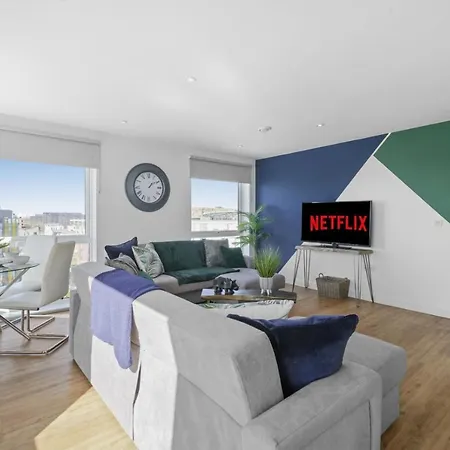 Stunning Centre Penthouse - Sleeps 10 - Parking * 맨체스터