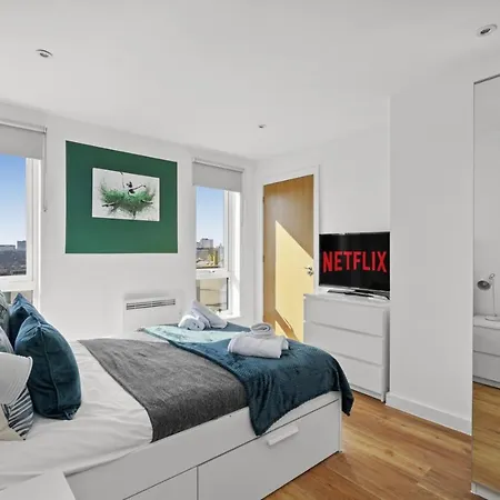Stunning Centre Penthouse - Sleeps 10 - Parking *
