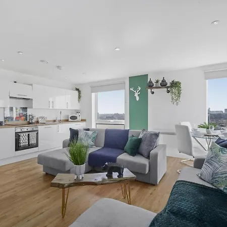 Stunning Centre Penthouse - Sleeps 10 - Parking 아파트 *