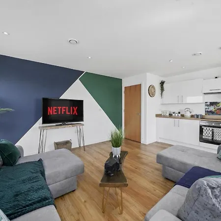 Stunning Centre Penthouse - Sleeps 10 - Parking 맨체스터