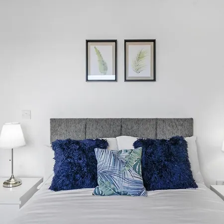 Stunning Centre Penthouse - Sleeps 10 - Parking 아파트 맨체스터