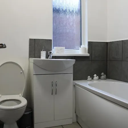 Beautiful, Spacious, Old Trafford Holiday home *