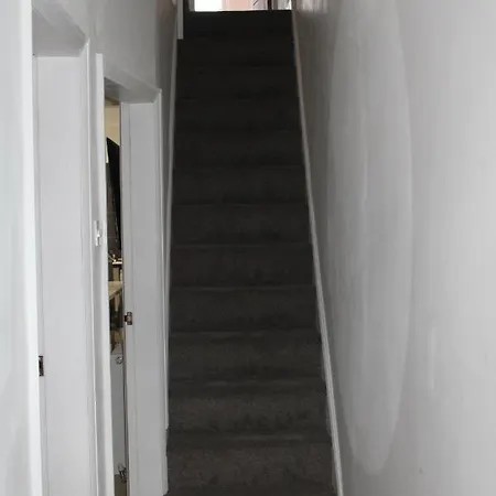 Beautiful, Spacious, Old Trafford Holiday home *