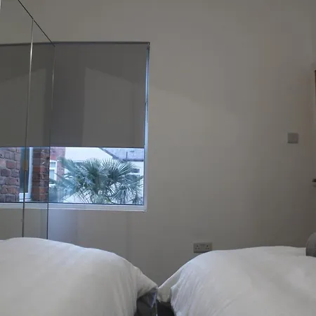 Beautiful, Spacious, Old Trafford Holiday home Manchester