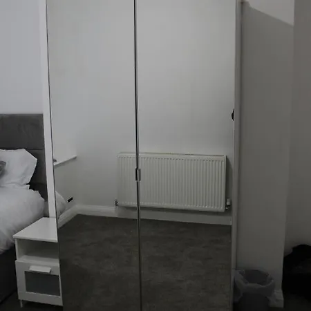 Beautiful, Spacious, Old Trafford Holiday home *